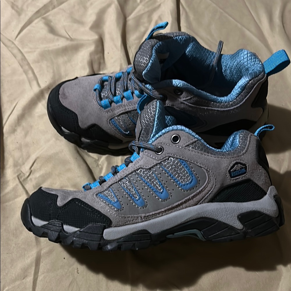Pacific Trail Gray and Blue Sneakers with Rugged Sole